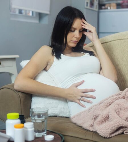 sick-pregnant-woman